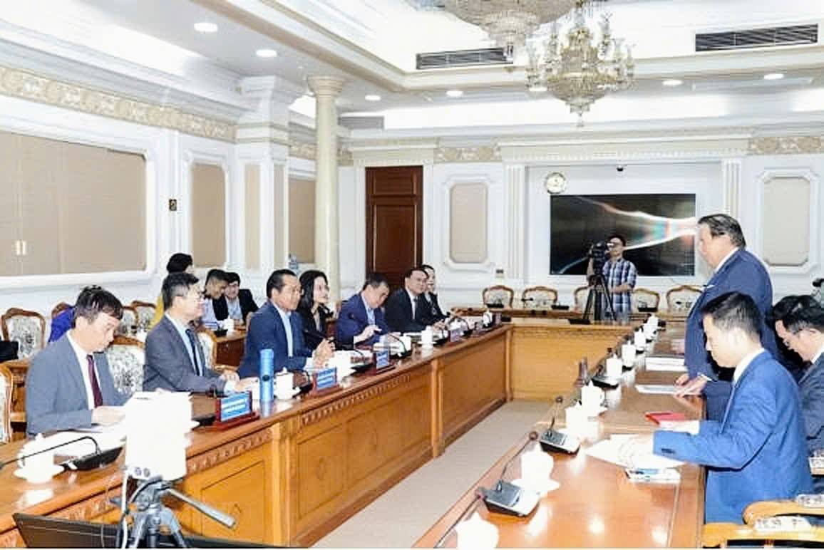  ông Horst Pudwill bày tỏ cảm ơn sự đón tiếp nồng hậu của lãnh đạo TP. Hồ Chí Minh, đồng thời chia sẻ kế hoạch mở rộng hoạt động nhà máy Milwaukee tại Khu Công nghệ cao