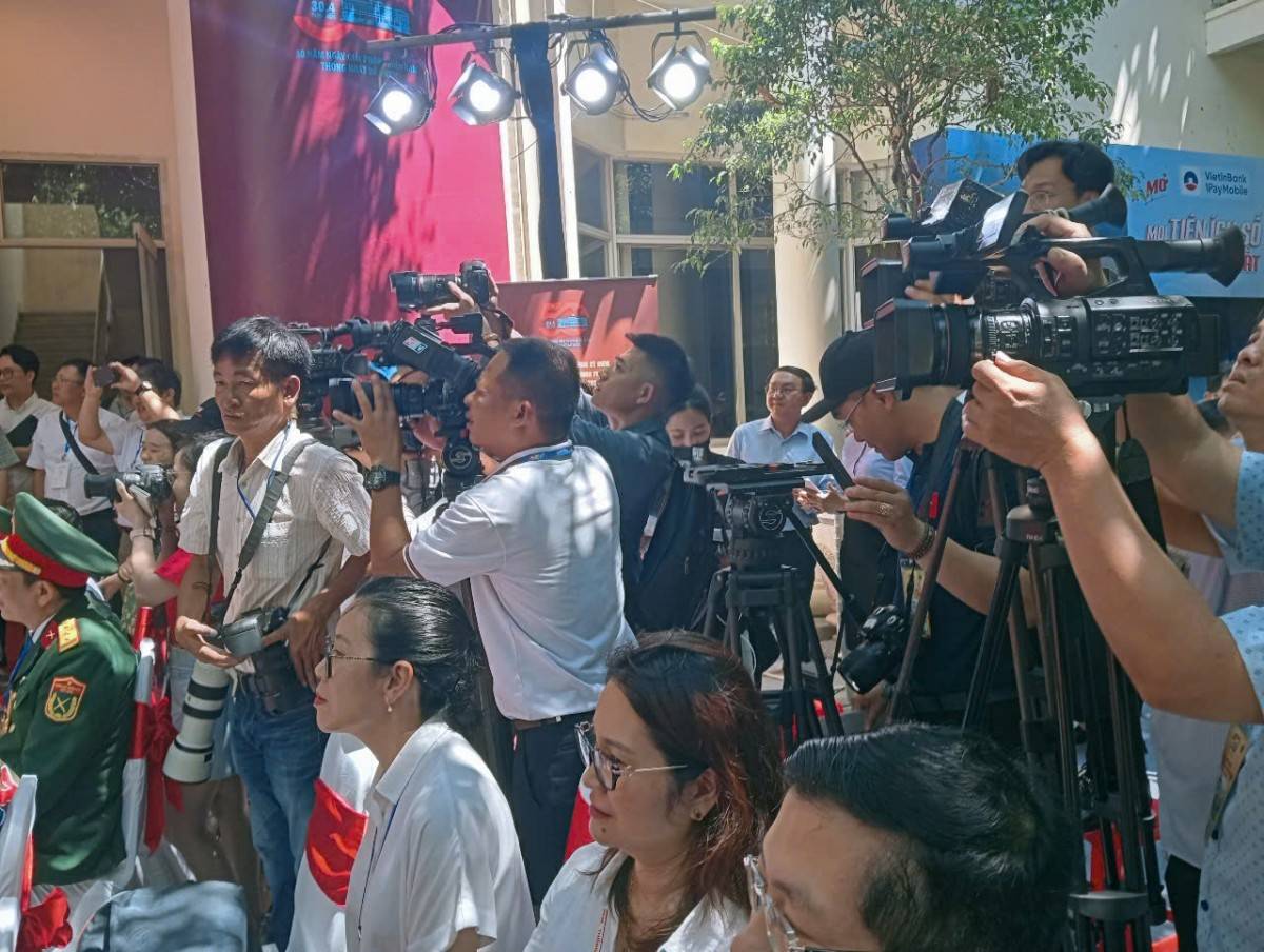 Báo chí tác nghiệp tại 14 Alexandre de Rhodes