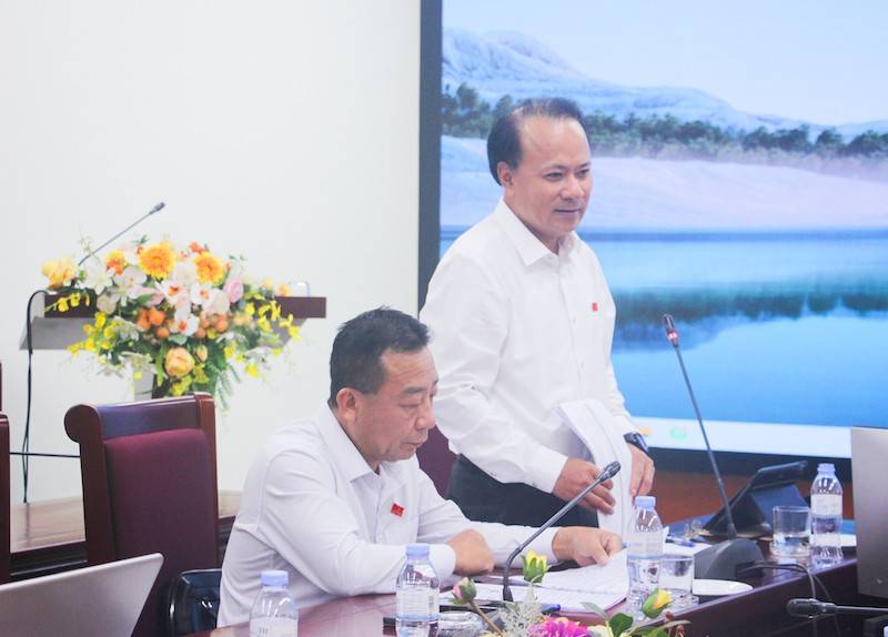 Ông Nguyễn Nam Đình – Phó Chủ tịch Thường trực HĐND tỉnh Nghệ An đề nghị tiếp tục kiện toàn hệ thống chính trị, bộ máy của cấp ủy, chính quyền, MTTQ cấp xã. 