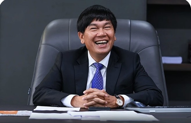 "Vua thép" Hòa Phát thiết lập mốc kỷ lục sản lượng bán thép HRC, cổ phiếu "thăng hoa" lên cao nhất 3 năm
