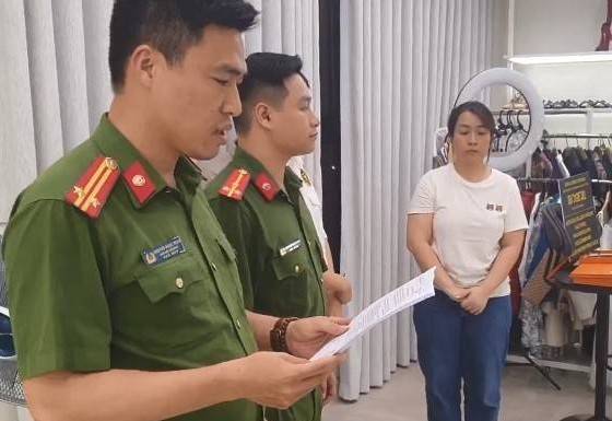 Công an TP. Hà Nội đột kích bắt khẩn cấp"nữ hoàng livestream", lộ doanh thu 834 tỷ đồng, trốn thuế 12,5 tỷ