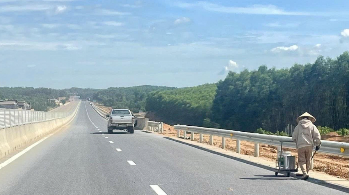 Quảng Trị: Cao tốc Bắc – Nam về đích tuyến chính, nhiều hạng mục phụ trợ vẫn chậm chân