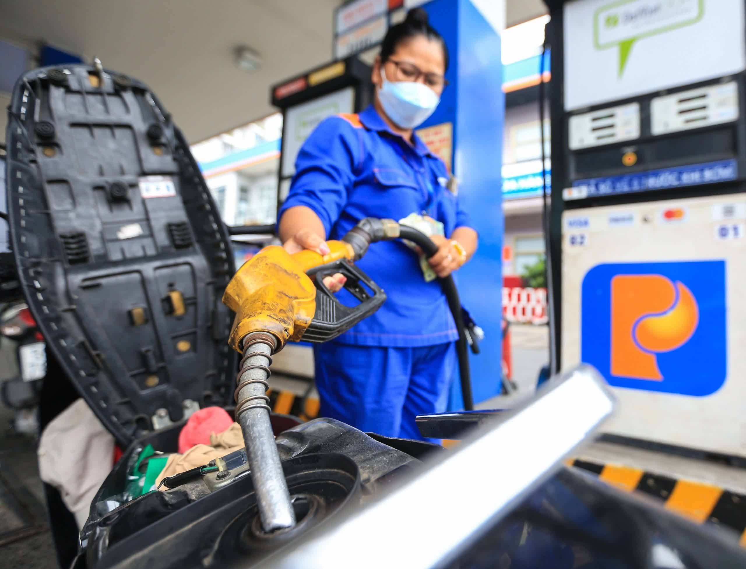 Thuế bảo vệ môi trường với xăng dầu sẽ giữ nguyên đến hết năm 2026?