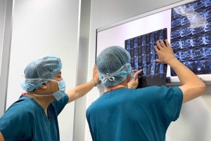 Bước tiến mới của y tế tuyến đảo: Vinmec Phú Quốc điều trị hẹp ống sống cho bệnh nhân cao tuổi bằng kỹ thuật nội soi hiện đại