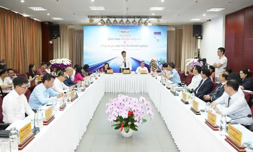 Toàn cảnh tọa đàm “Ngăn chặn hàng giả, hàng nhái và thông tin giả gây hại cho doanh nghiệp”. Ảnh: Thuận Văn