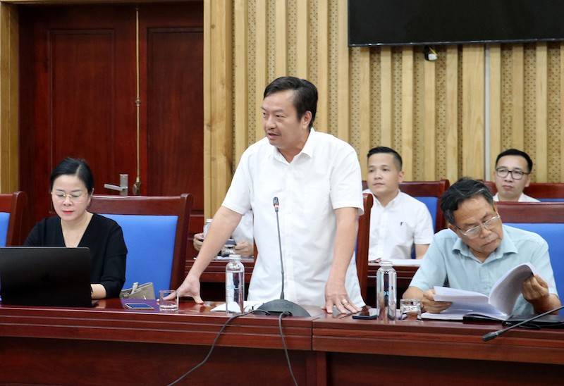 Chủ tịch Hội Doanh nghiệp tiêu biểu tỉnh Nghệ An Trần Anh Sơn phát biểu tại cuộc họp