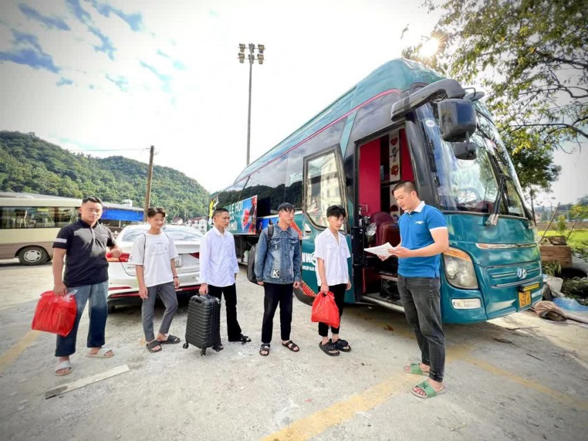 Inter Bus Lines vinh dự đón nhận Bằng khen của Chủ tịch UBND tỉnh Lào Cai