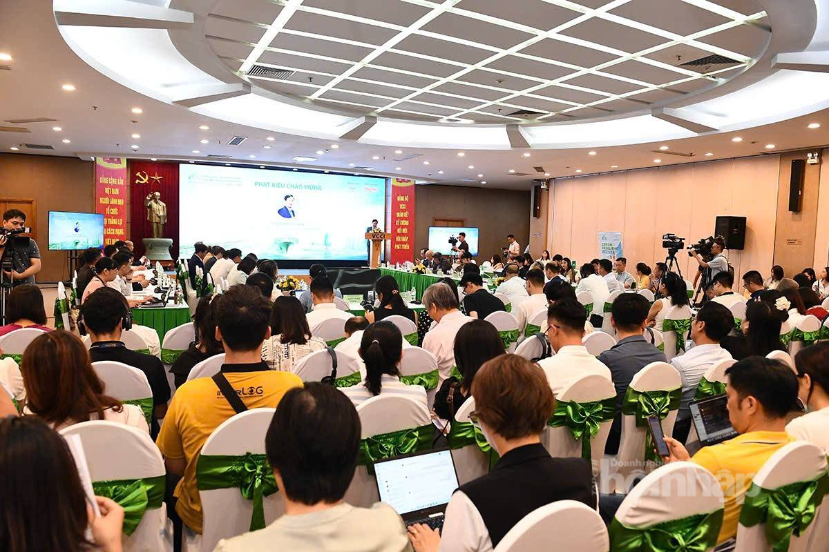 Đại biểu tham dự diễn đàn Đại biểu tham dự diễn đàn