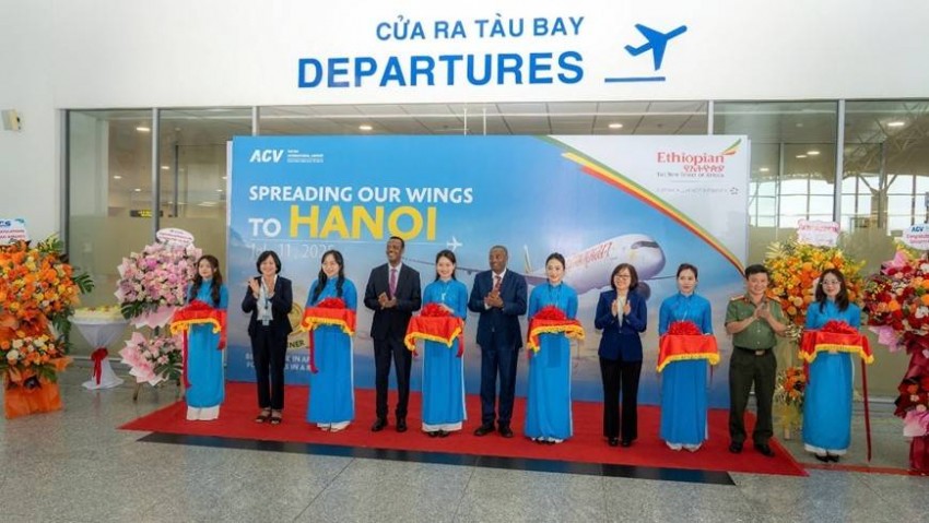 Hãng hàng không Ethiopian Airlines khai trương đường bay thương mại đến Hà Nội, Việt Nam. Ảnh: Hà Trần Sáng cùng ngày, Hãng hàng không Ethiopian Airlines chính thức khai trương đường bay mới từ Addis Ababa đến Hà Nội
