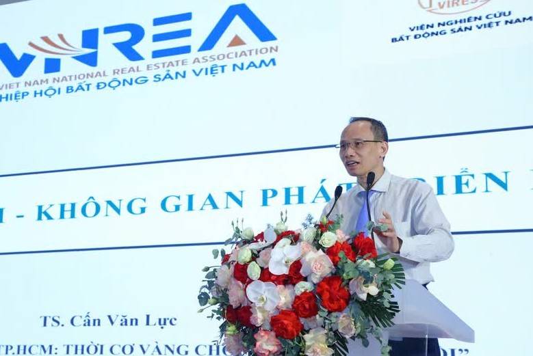 TS. Cấn Văn Lực: TP. Hồ Chí Minh là siêu đô thị "lớn nhưng còn nghèo", cần lối đi riêng
