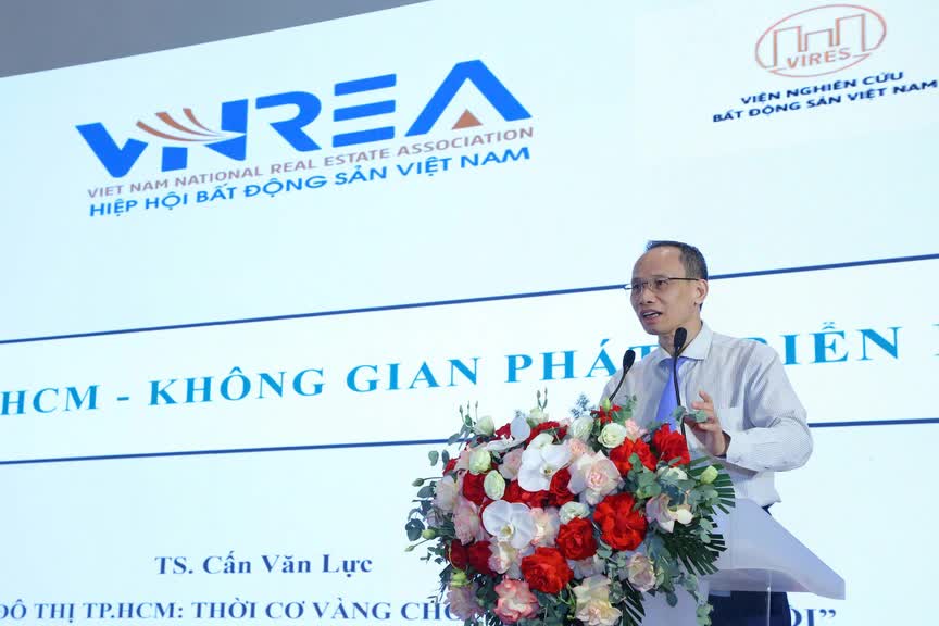 TS. Cấn Văn Lực: TP. Hồ Chí Minh là siêu đô thị 