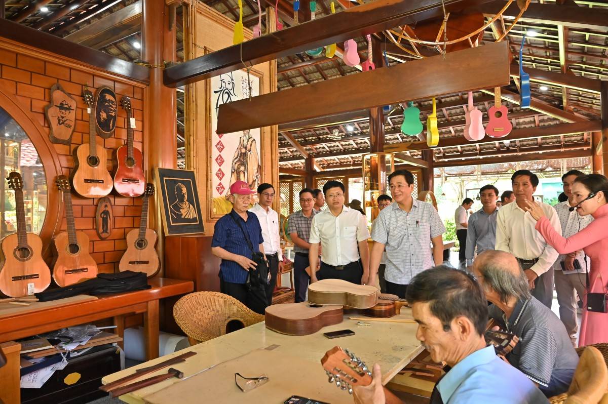 Phó Chủ tịch UBND tỉnh Khánh Hòa khảo sát thực tế nhiều điểm du lịch tại Nha Trang Phó Chủ tịch UBND tỉnh Khánh Hòa khảo sát thực tế nhiều điểm du lịch tại Nha Trang