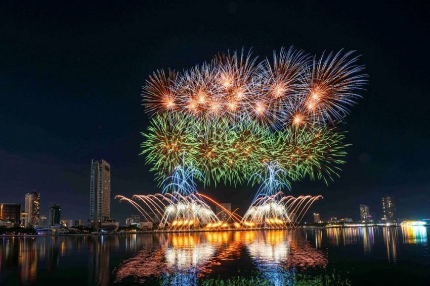 Những màn pháo hoa bùng nổ, rực sáng trên sông Hàn vào tối 12.7, đã chinh phục hàng triệu khán giả xem trực tiếp và qua sóng truyền hình