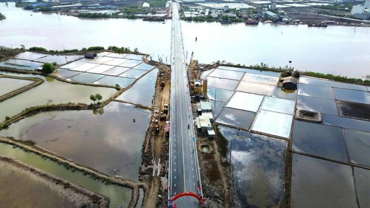 Cầu Gành Hào nối liền 2 tỉnh Bạc Liêu (cũ) Và Cà Mau 