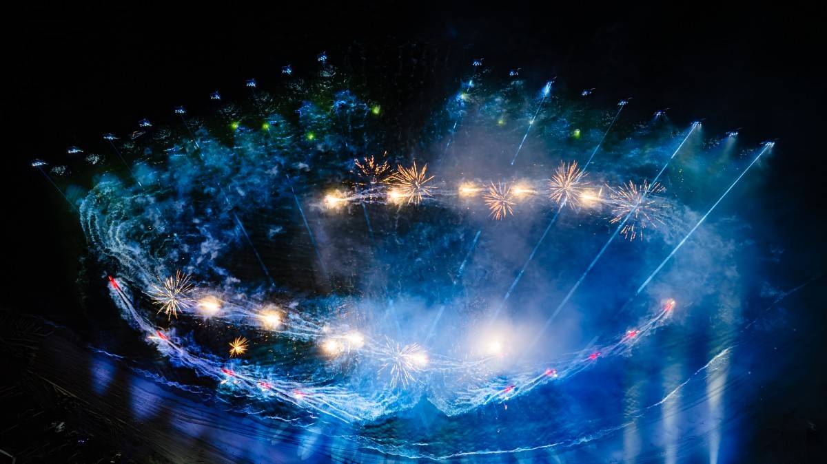 Show diễn trên mặt biển “Bản giao hưởng Đảo Xanh”  tại Vịnh trung tâm Cát Bà