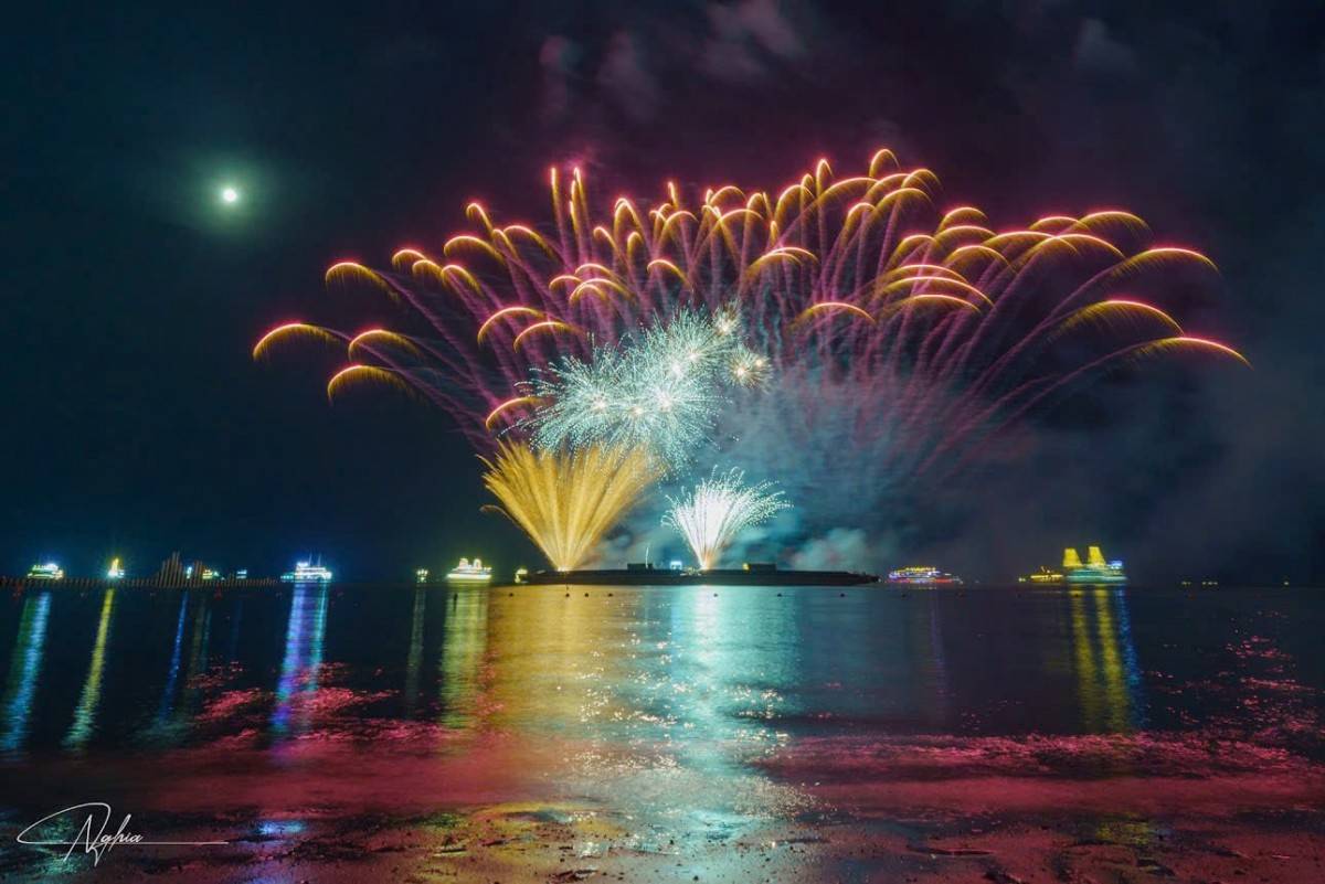 Hơn 1.000 quả pháo được bắn trên bầu trời  Hơn 1.000 quả pháo được bắn trên bầu trời