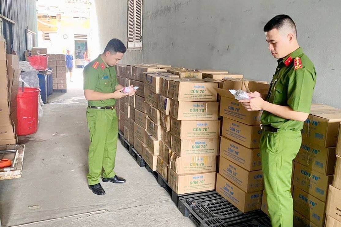 Hà Tĩnh: Triệt phá nhiều đường dây sản xuất, buôn bán cồn y tế giả chứa Methanol độc hại