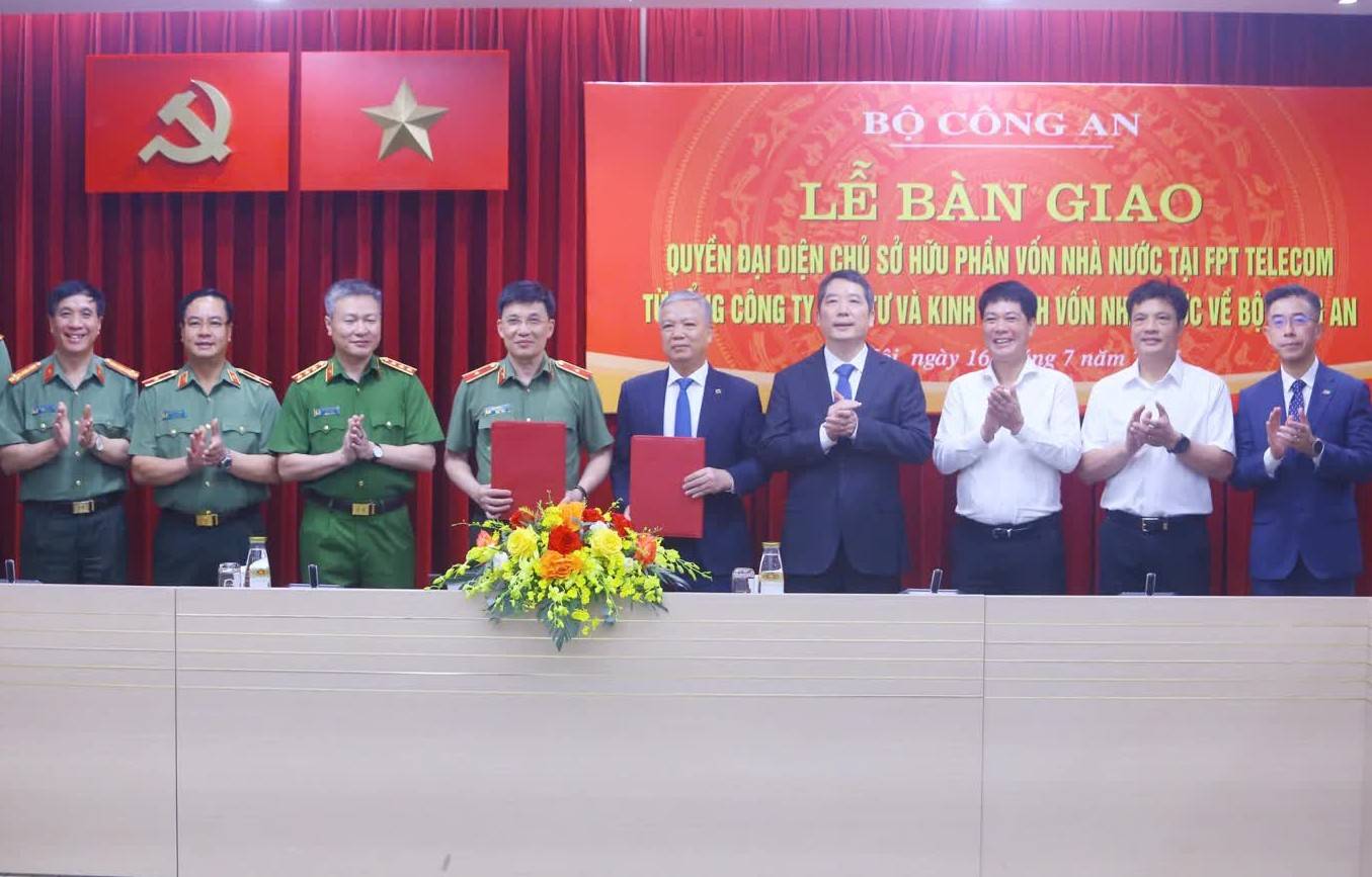 Chính thức bàn giao vốn Nhà nước ở FPT Telecom về Bộ Công an