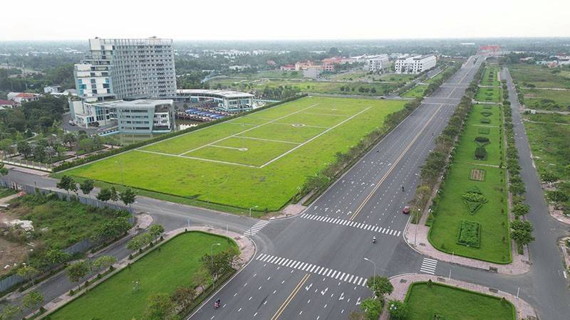 Tỉnh Vĩnh Long mới được thành lập trên cơ sở sáp nhập toàn bộ diện tích và dân số của ba tỉnh Vĩnh Long, Bến Tre và Trà Vinh. Tỉnh Vĩnh Long mới được thành lập trên cơ sở sáp nhập toàn bộ diện tích và dân số của ba tỉnh Vĩnh Long, Bến Tre và Trà Vinh.