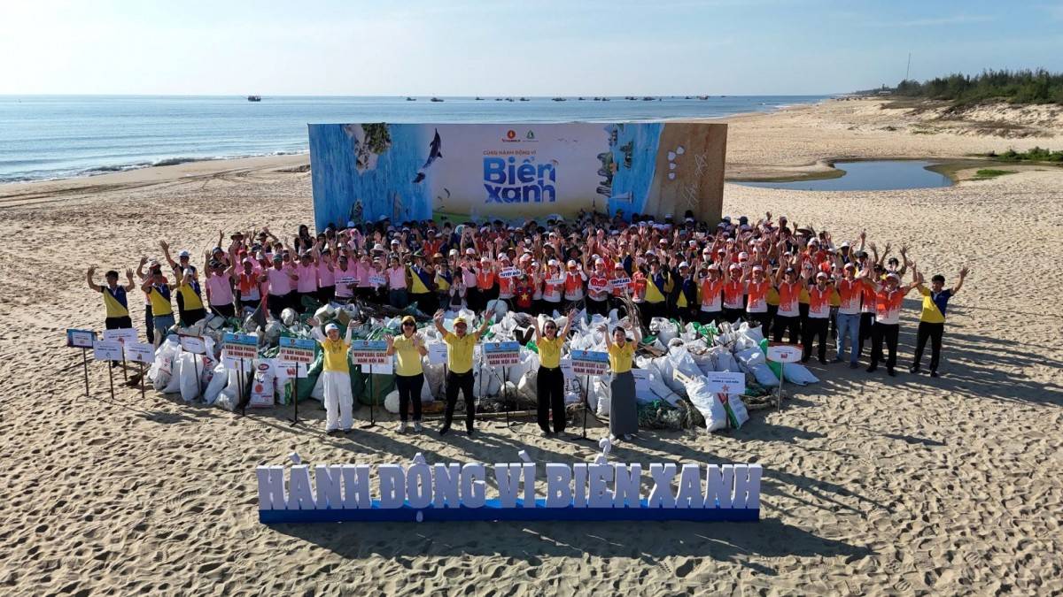 Gần 10.000 cán bộ nhân viên Vingroup và tình nguyện viên đã cùng nhau tạo nên một “làn sóng xanh” lan tỏa khắp 28 tỉnh, thành (trước sáp nhập) trên cả nước.