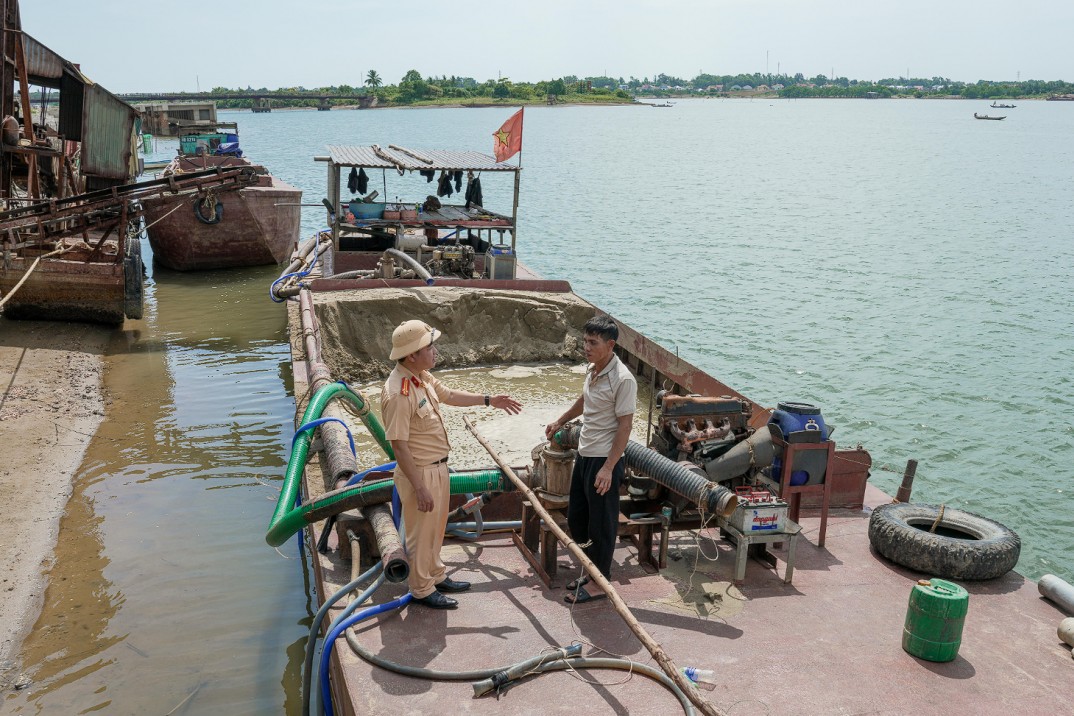 Phát hiện liên tiếp các vụ khai thác, vận chuyển cát trái phép tại Quảng Trị