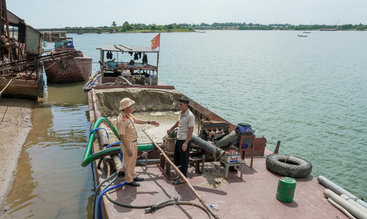 Phát hiện liên tiếp các vụ khai thác, vận chuyển cát trái phép tại Quảng Trị Phát hiện liên tiếp các vụ khai thác, vận chuyển cát trái phép tại Quảng Trị