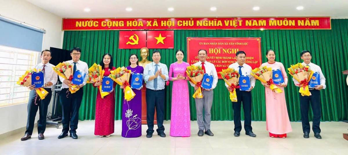 TP. Hồ Chí Minh: Xã Tân Vĩnh Lộc công bố Quyết định về tổ chức và nhân sự TP. Hồ Chí Minh: Xã Tân Vĩnh Lộc công bố Quyết định về tổ chức và nhân sự