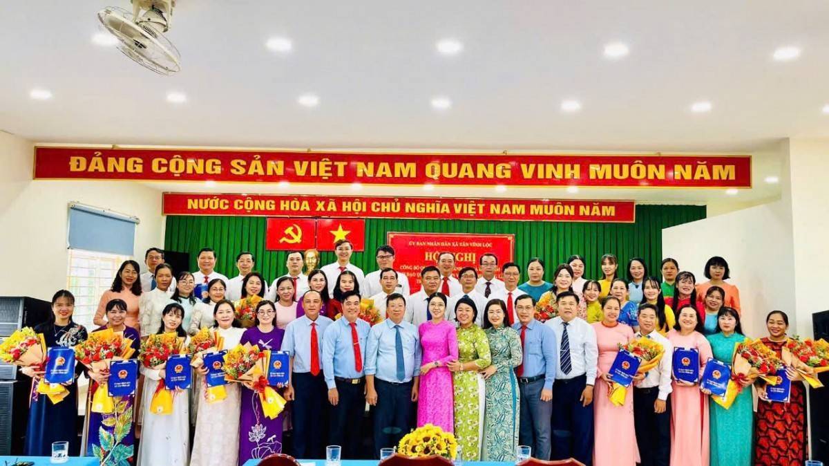 TP. Hồ Chí Minh: Xã Tân Vĩnh Lộc công bố Quyết định về tổ chức và nhân sự