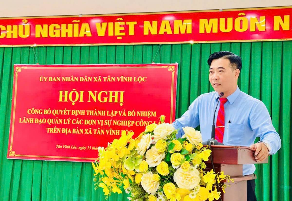 đồng chí Nguyễn Thành Nhân,  Phó Bí thư Đảng ủy, Chủ tịch UBND xã Tân Vĩnh Lộc  đồng chí Nguyễn Thành Nhân,  Phó Bí thư Đảng ủy, Chủ tịch UBND xã Tân Vĩnh Lộc