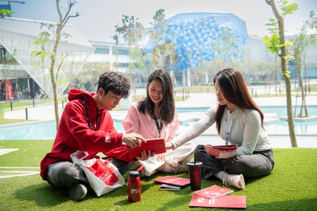 Sinh viên BUV được tham gia các kỳ trao đổi ngắn hạn tại các trường đối tác nước ngoài để mở rộng trải nghiệm văn hóa và học thuật, hoặc học tiếp các bậc cao hơn sau khi tốt nghiệp.