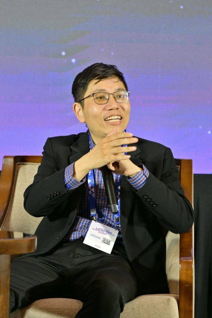 : TS. Đặng Quang Vinh – Giảng viên Khoa Khoa học Máy tính & Công nghệ tại Trường Đại học Anh Quốc Việt Nam (BUV), Nhà nghiên cứu Trí tuệ Nhân tạo.