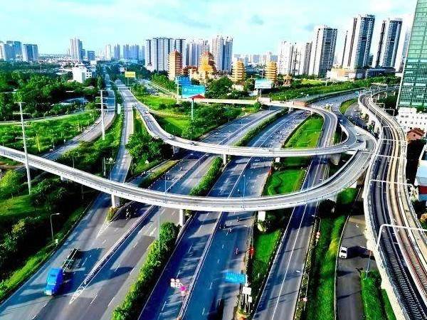 TP. Hồ Chí Minh "thay da đổi thịt" - Giao thông bùng nổ