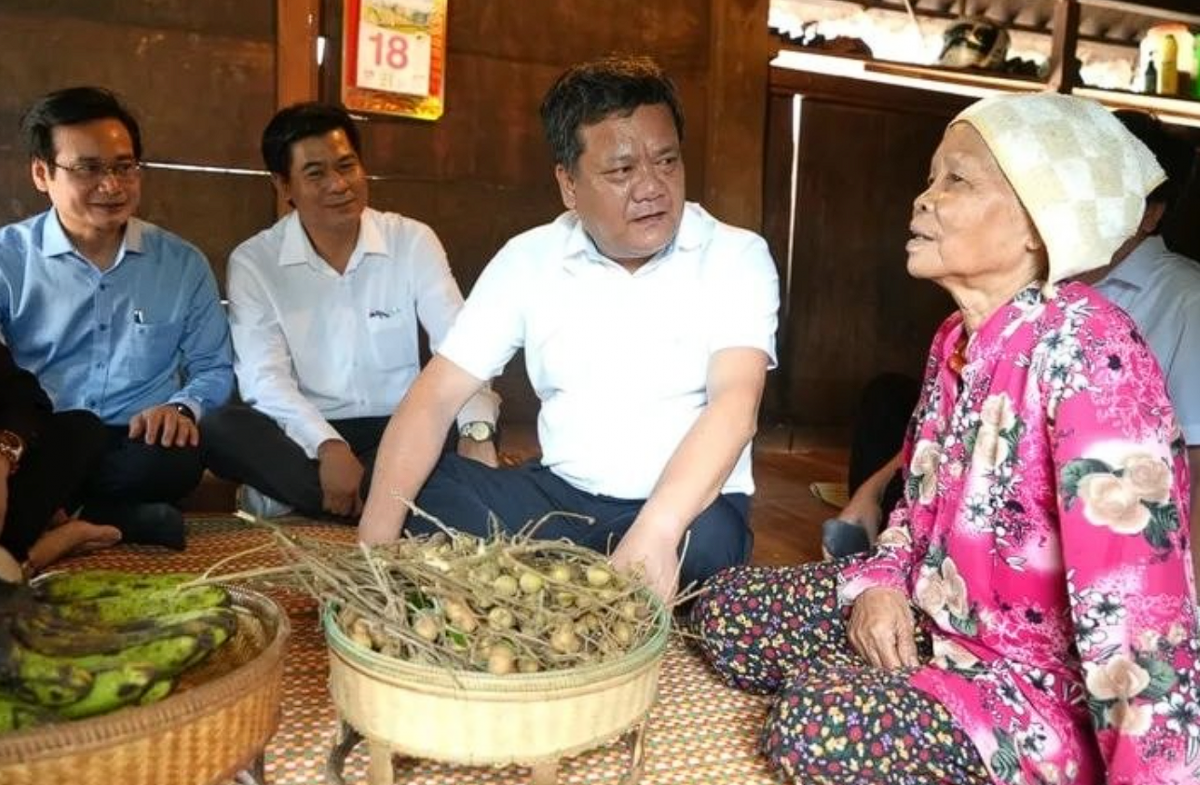 Lãnh đạo tỉnh Quảng Trị thăm Mẹ Việt Nam anh hùng và thương binh vùng biên