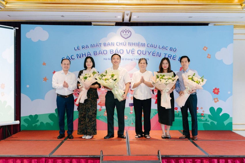 Thành viên Ban Chủ nhiệm Câu lạc bộ Các nhà báo bảo vệ quyền trẻ em Ra mắt Ban chủ nhiệm CLB các nhà báo bảo vệ quyền trẻ em