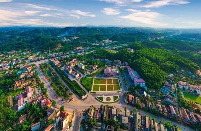 Quang cảnh khu vực trung tâm xã Yên Bình, tỉnh Lào Cai Xã Yên Bình (Lào Cai) sau sắp xếp: Hướng tới trung tâm kinh tế vùng hồ Thác Bà
