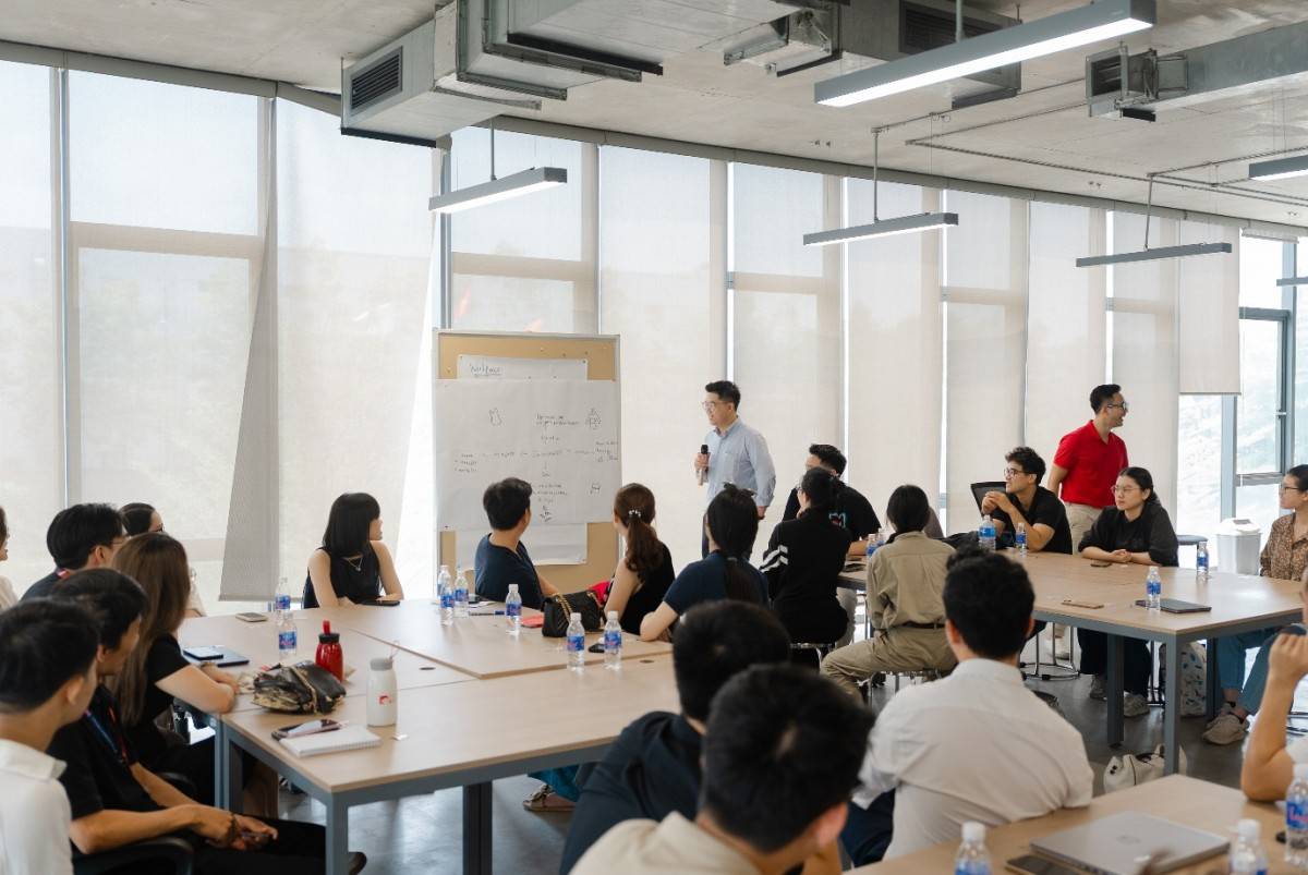 Sinh viên BUV được tiếp cận kiến thức thực tiễn thông qua các chuyến tham quan và học hỏi tại các doanh nghiệp hàng đầu.