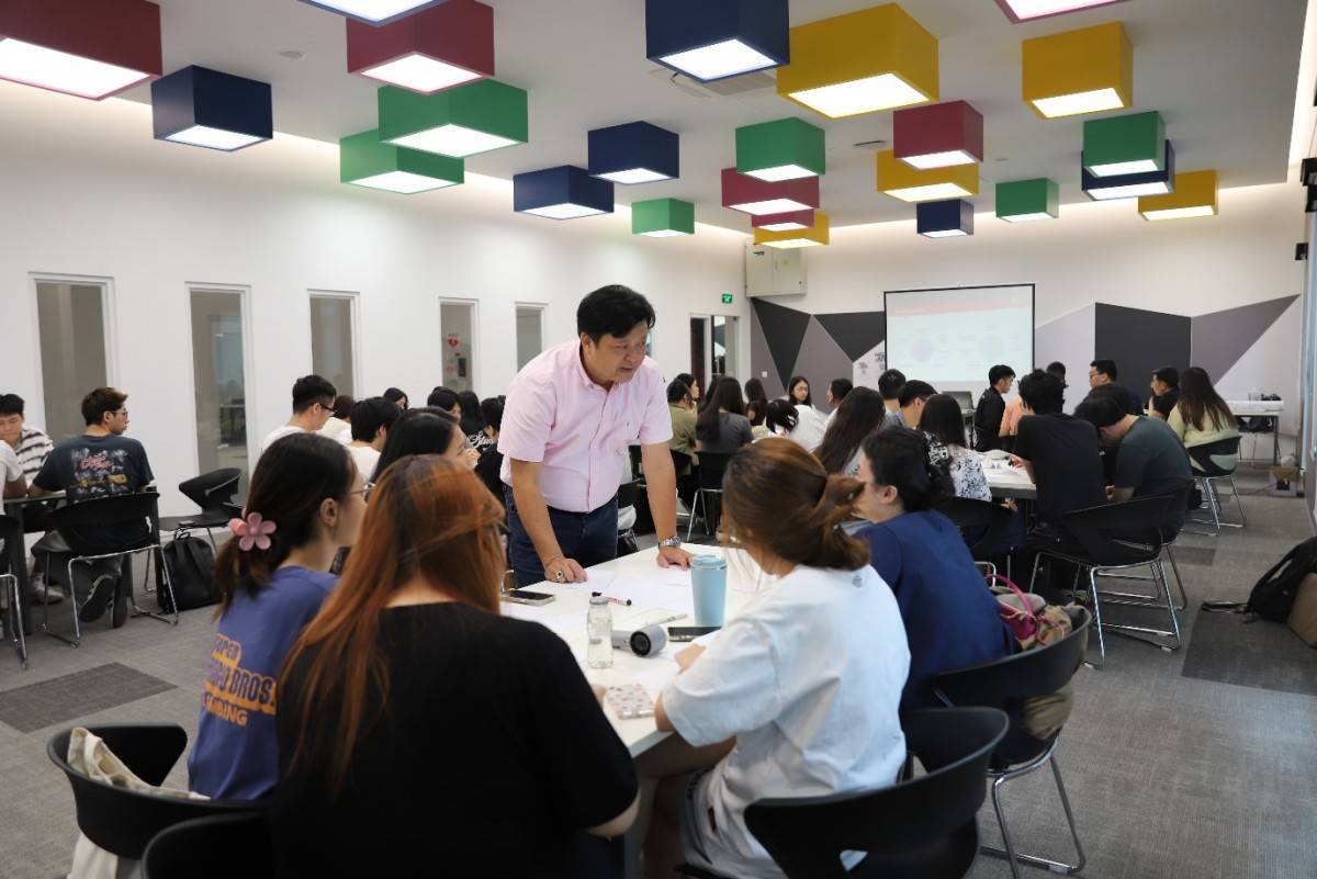 Bên cạnh phát triển học thuật, sinh viên BUV tham gia chương trình Nâng cao Năng lực Cá nhân và Kỹ năng (PSG) xã hội nhằm phát triển bản thân.