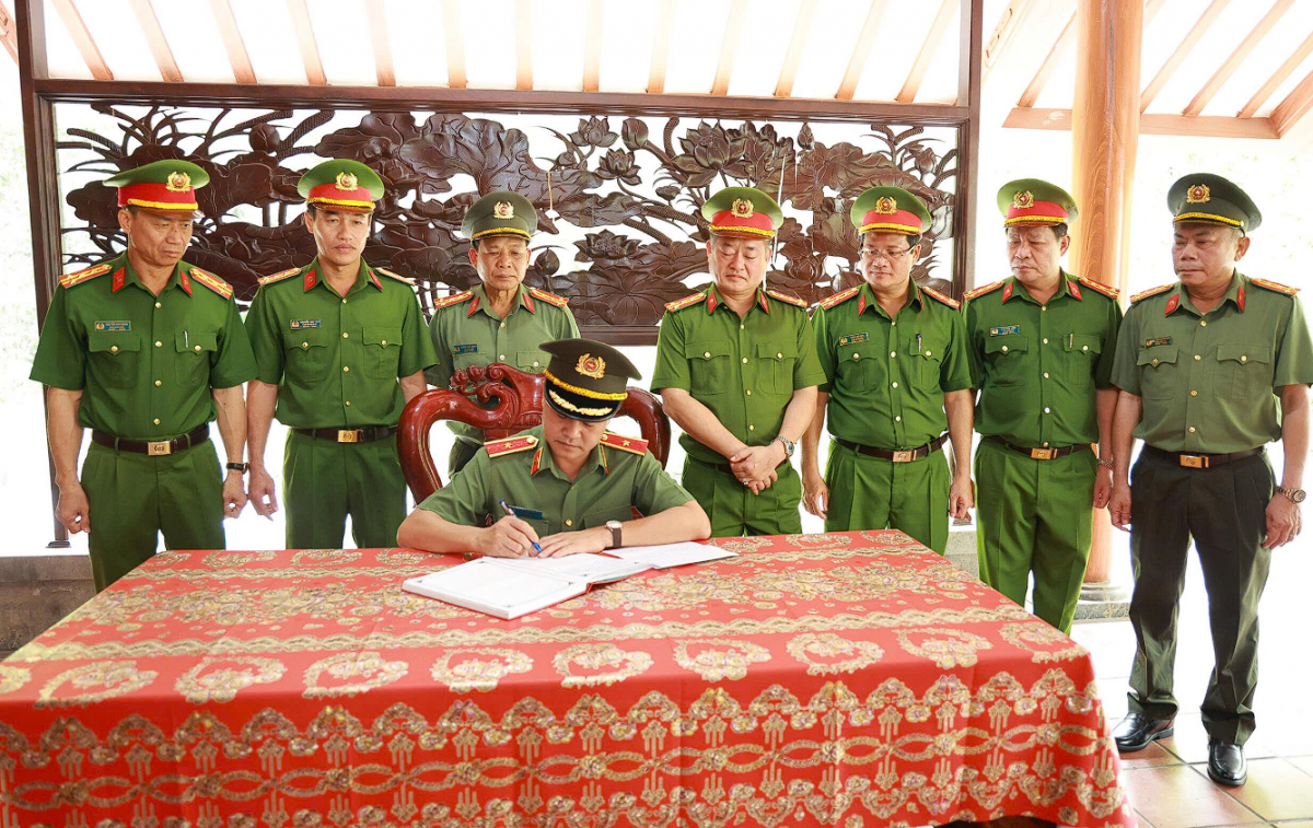 Công an tỉnh Đồng Nai với hoạt động về nguồn tại tỉnh Quảng Trị