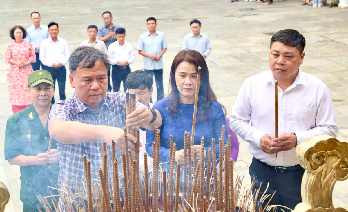 Ủy ban Kiểm tra Trung ương tưởng niệm liệt sĩ tại mảnh đất lửa Quảng Trị