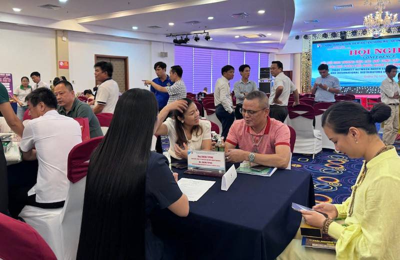 Doanh nghiệp Nghệ An và doanh nghiệp nước ngoài kết nối trực tiếp B2B trong Hội nghị kết nối giao thương giữa các nhà cung cấp khu vực Bắc Trung Bộ với các nhà phân phối nước ngoài tại tỉnh Quảng Trị năm 2025 Doanh nghiệp Nghệ An và doanh nghiệp nước ngoài kết nối trực tiếp B2B trong Hội nghị kết nối giao thương giữa các nhà cung cấp khu vực Bắc Trung Bộ với các nhà phân phối nước ngoài tại tỉnh Quảng Trị năm 2025