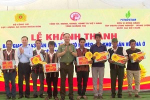 Khánh thành và bàn giao 1.143 căn nhà tình nghĩa đến với đồng bào phía Nam Quảng Trị