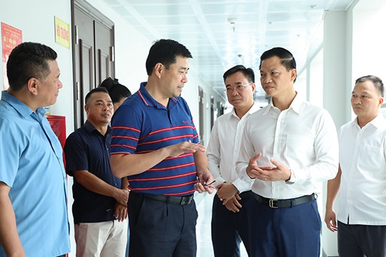 Chủ tịch UBND tỉnh Bắc Ninh kiểm tra điều kiện làm việc của cán bộ, công chức
