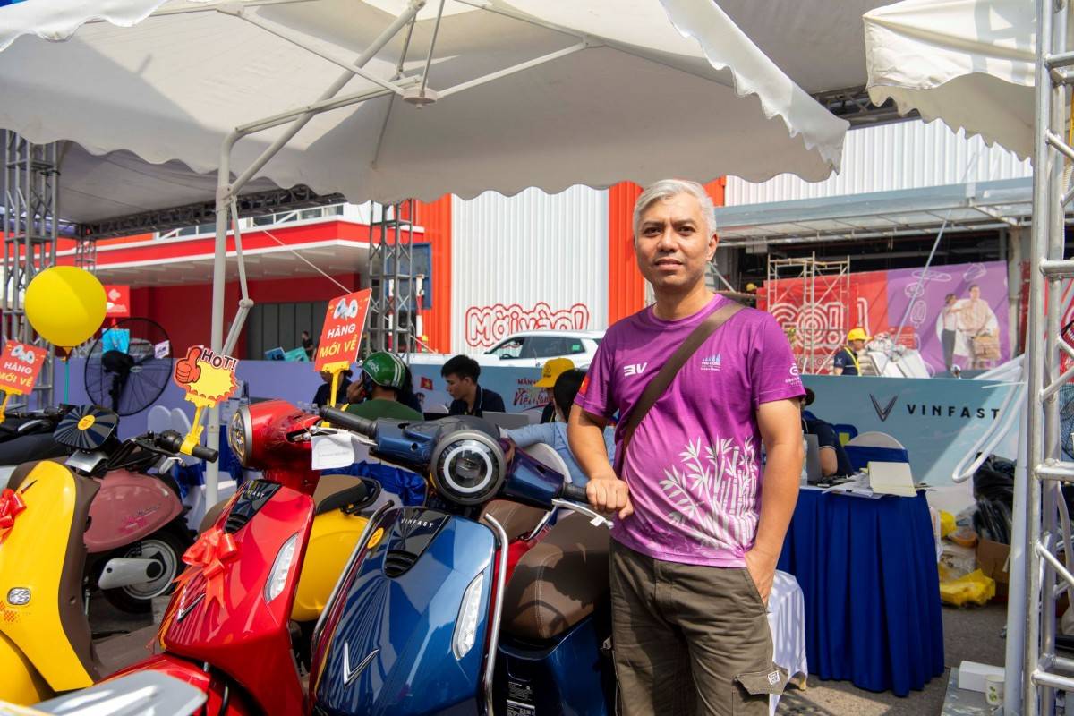 Anh Nguyễn Tuấn Anh muốn mua thêm xe máy điện của VinFast vì đã có trải nghiệm tốt trước đó. Anh Nguyễn Tuấn Anh muốn mua thêm xe máy điện của VinFast vì đã có trải nghiệm tốt trước đó.