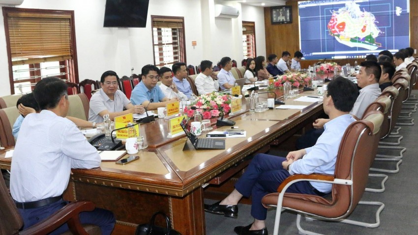 Quang cảnh buổi làm việc (Ảnh: Hoàng Luyến)