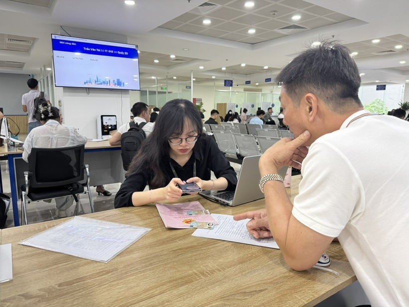 Hà Nội triển khai lấy số thứ tự trực tuyến trên ứng dụng iHanoi