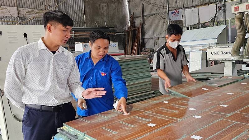 Kiến nghị giữ quy định bắt buộc tham gia bảo hiểm thất nghiệp trong Dự thảo Luật Việc làm Kiến nghị giữ quy định bắt buộc tham gia bảo hiểm thất nghiệp trong Dự thảo Luật Việc làm