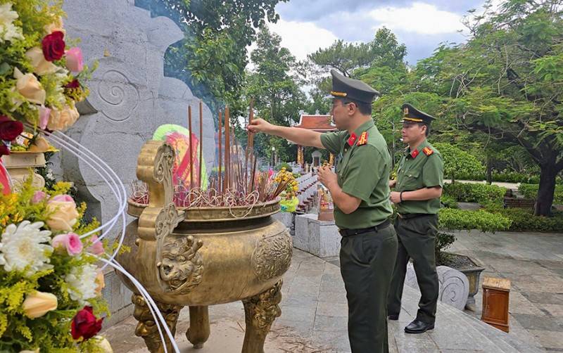 Cục An ninh nội địa tri ân các anh hùng liệt sĩ tại Quảng Trị Cục An ninh nội địa tri ân các anh hùng liệt sĩ tại Quảng Trị