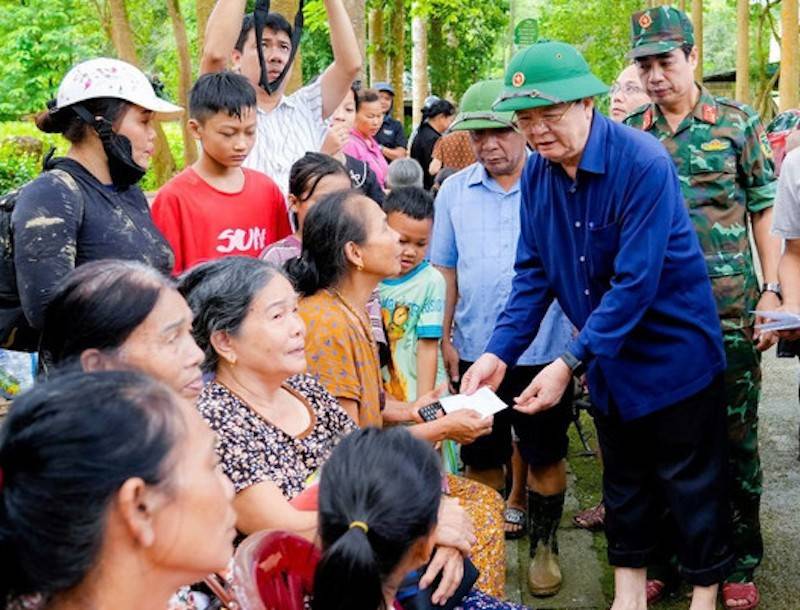Phó Thủ tướng Chính phủ Mai Văn Chính đến thăm hỏi, động viên, trao quà những gia đình đang sơ tán tại Vườn quốc gia Pù Mát. Phó Thủ tướng Chính phủ Mai Văn Chính đến thăm hỏi, động viên, trao quà những gia đình đang sơ tán tại Vườn quốc gia Pù Mát.