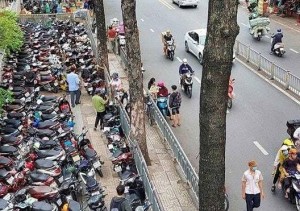 TP. Hồ Chí Minh tăng cường kiểm tra, xử lý vi phạm lấn chiếm vỉa hè, lòng đường