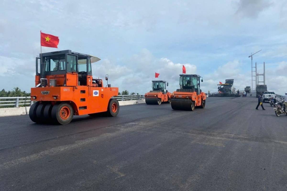 Thảm nhựa mặt cầu Rạch Miễu 2